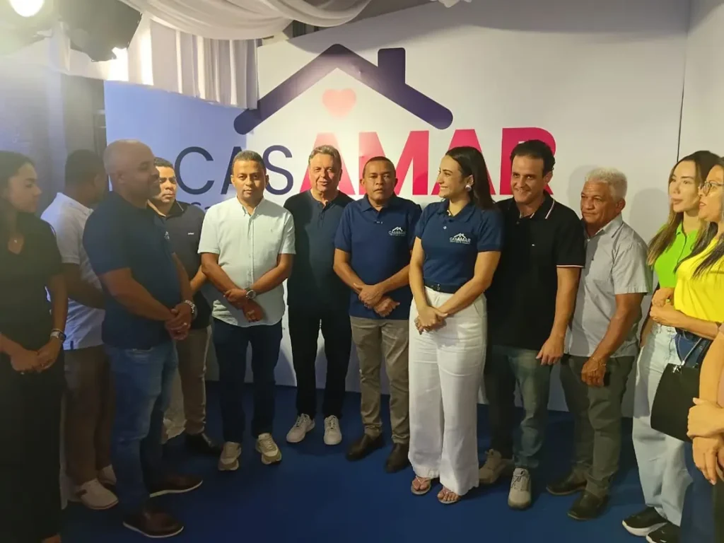 Casa de apoio de Amarante: Grupo de pessoas posa em evento CASAMAR
