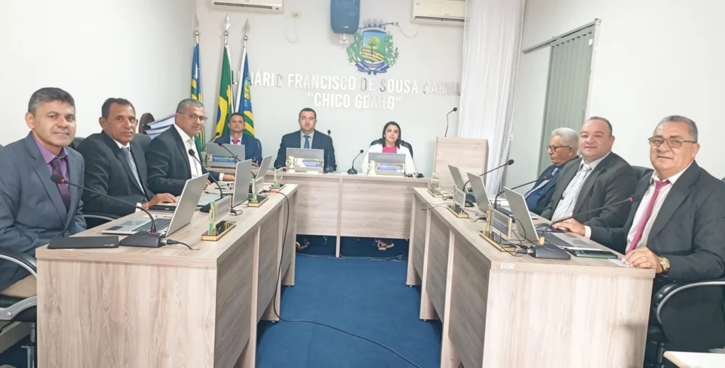Câmara de pajeú do piauí debate ldo: Vereadores em sessão plenária na câmara municipal