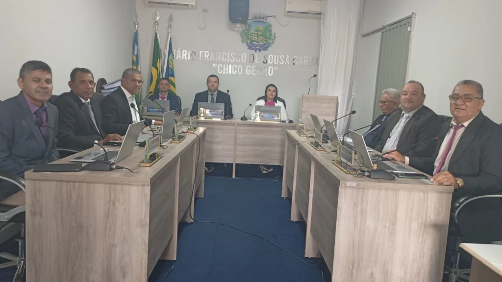 Câmara de Pajeú do Piauí examina balancetes de março e abre debate sobre finanças municipais 1 Balancetes de março pajeú do piauí: Vereadores em sessão plenária na câmara municipal