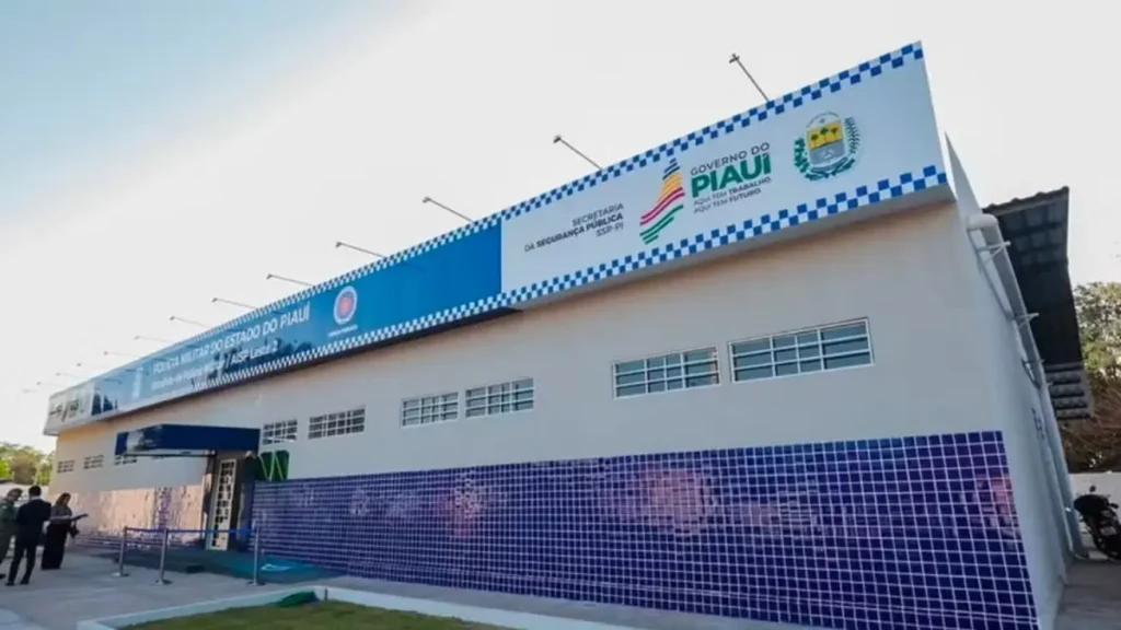 Três homens baleados no parque mão santa: Prédio da Polícia Militar do Piauí