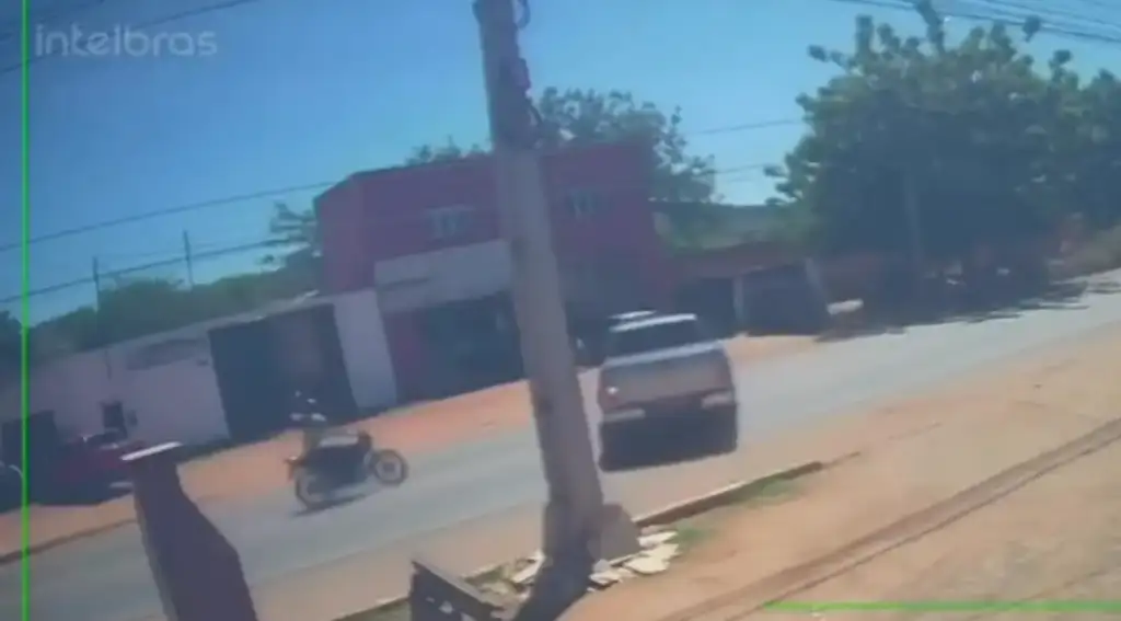 Idoso morre na pi-238 em picos: Motocicleta e carro em movimento em rua