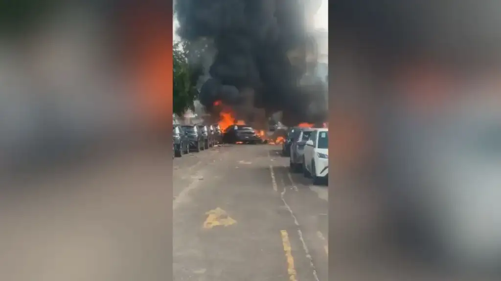Helicópteros colidem e caem no rio de janeiro: Local da queda de helicópteros na Avenida das Américas