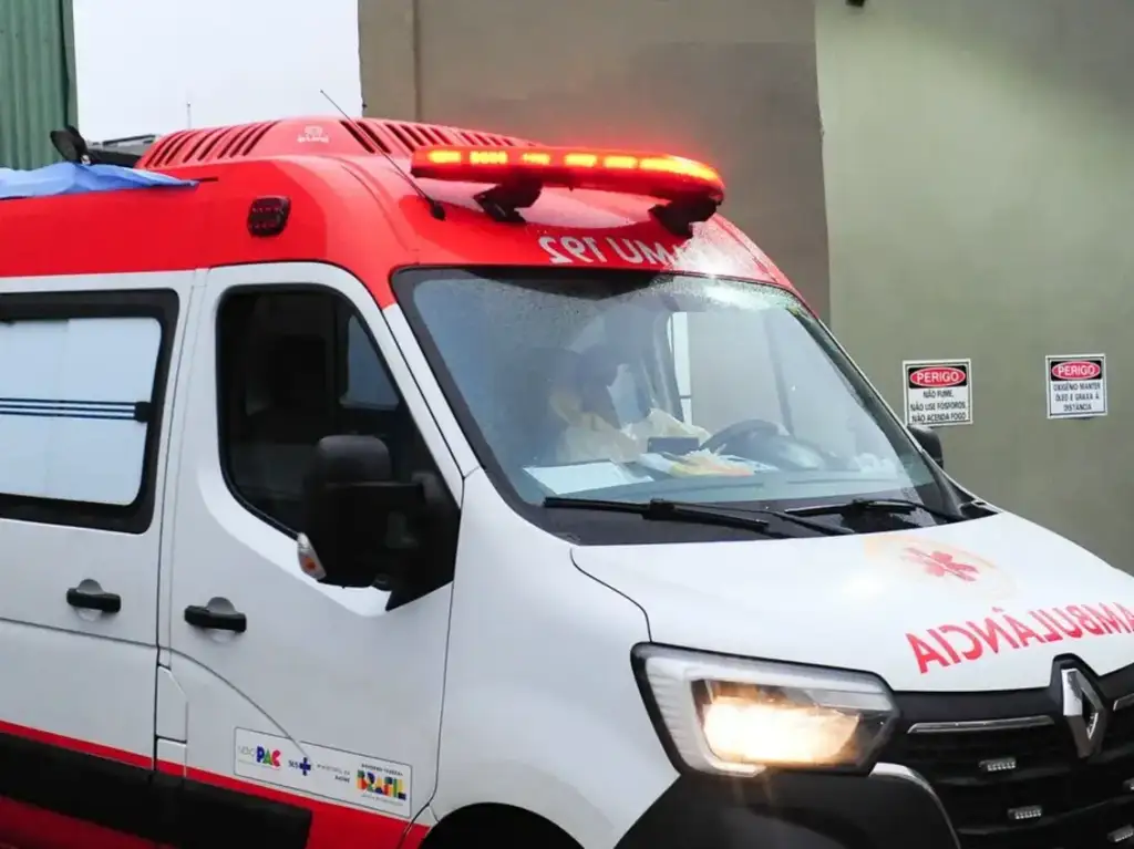 Ambulância transporta paciente com suspeita de ebola em Porto Alegre