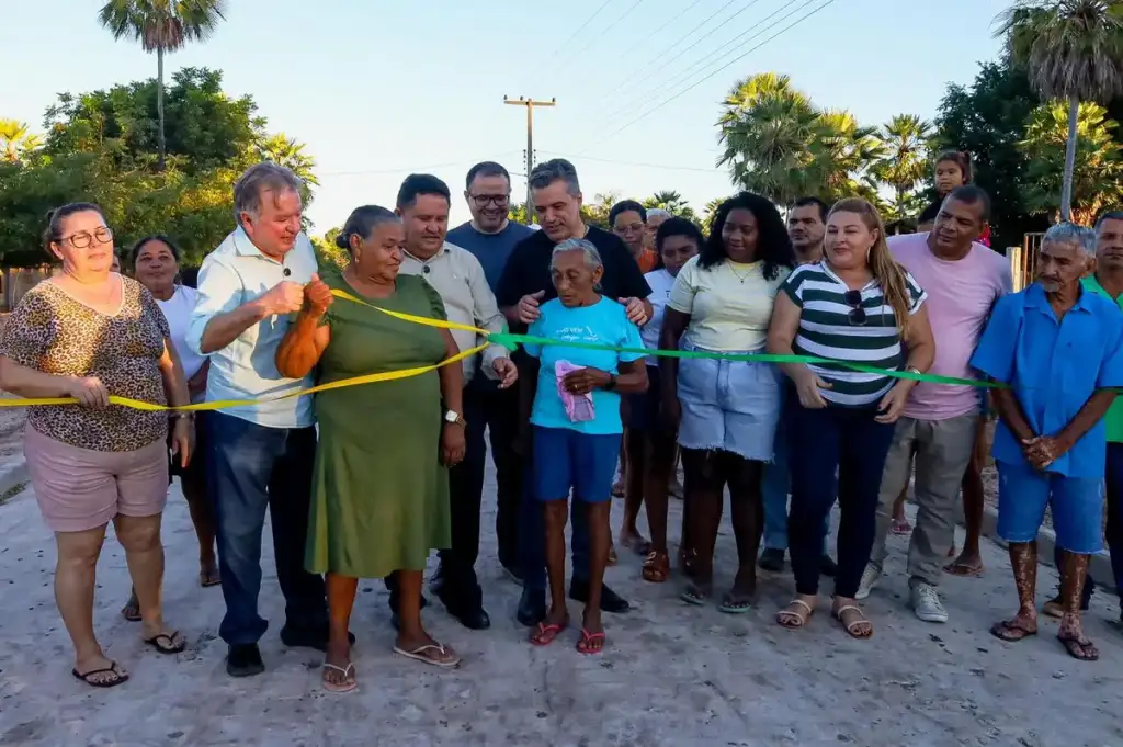 Inauguração de calçamento em altos: Deputados inauguram pavimentação em Altos, Piauí