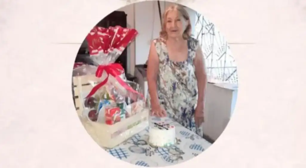 Gilnedes Nunes comemora aniversário com bolo e cesta de presentes