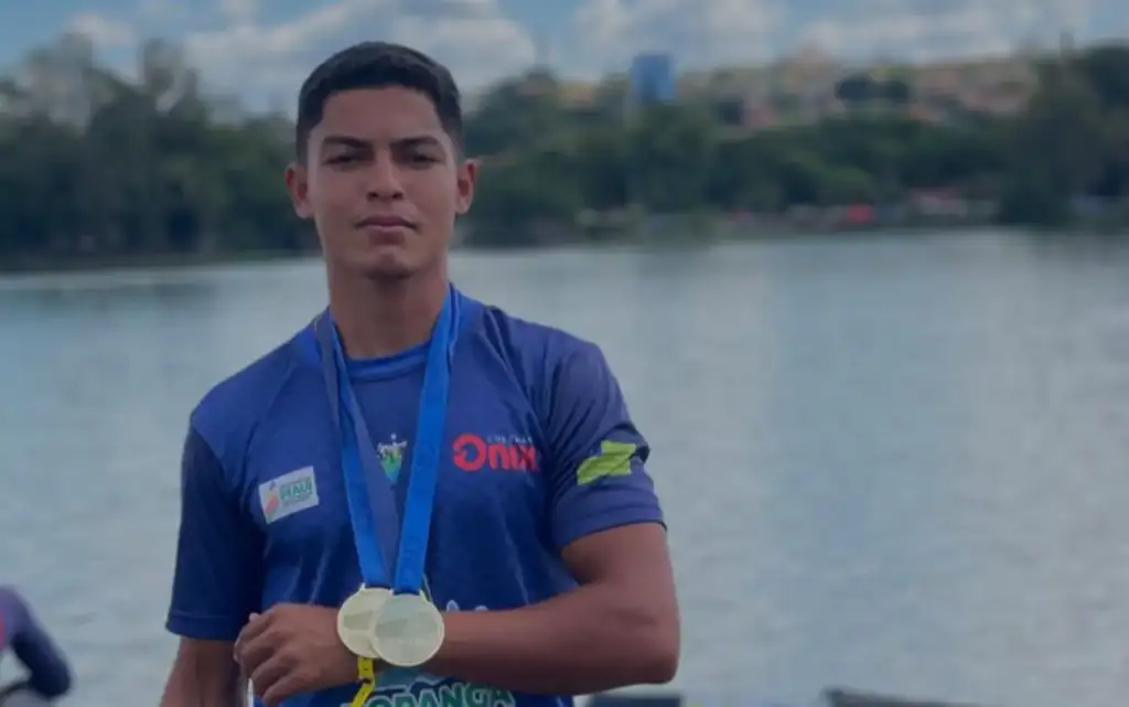 Canoísta piauiense convocado para mundial de canoagem: Canoísta piauiense João Pedro Silva com medalhas antes Mundial