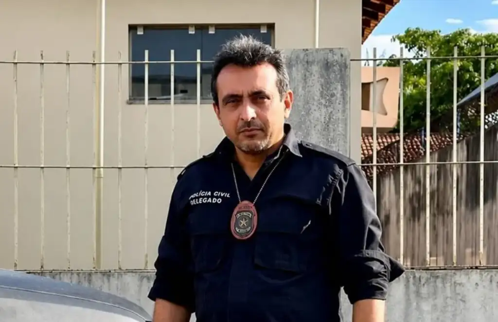 Delegado encontrado morto em teresina: Delegado de Polícia Civil em uniforme e distintivo