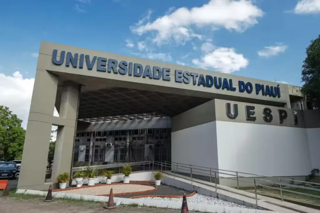 Vagas para licenciatura na uespi: Entrada da Uespi, que abre vagas de licenciatura no Piauí