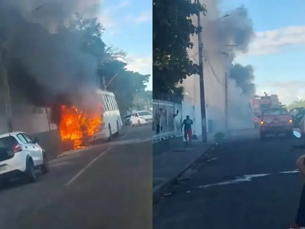 Ônibus escolar em chamas na rua, fumaça preta
