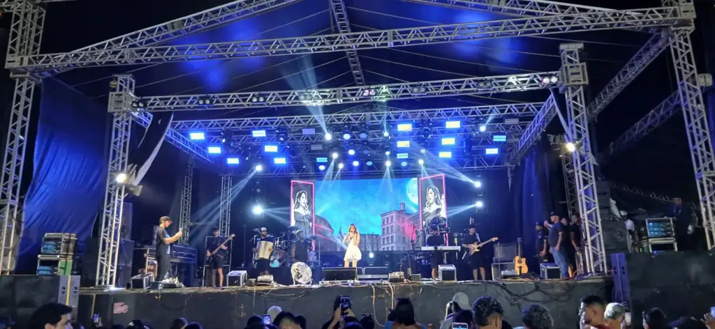 Show de marilia tavares no festival de verão são francisco do maranhão: Marilia Tavares anima Festival Verão São Francisco...