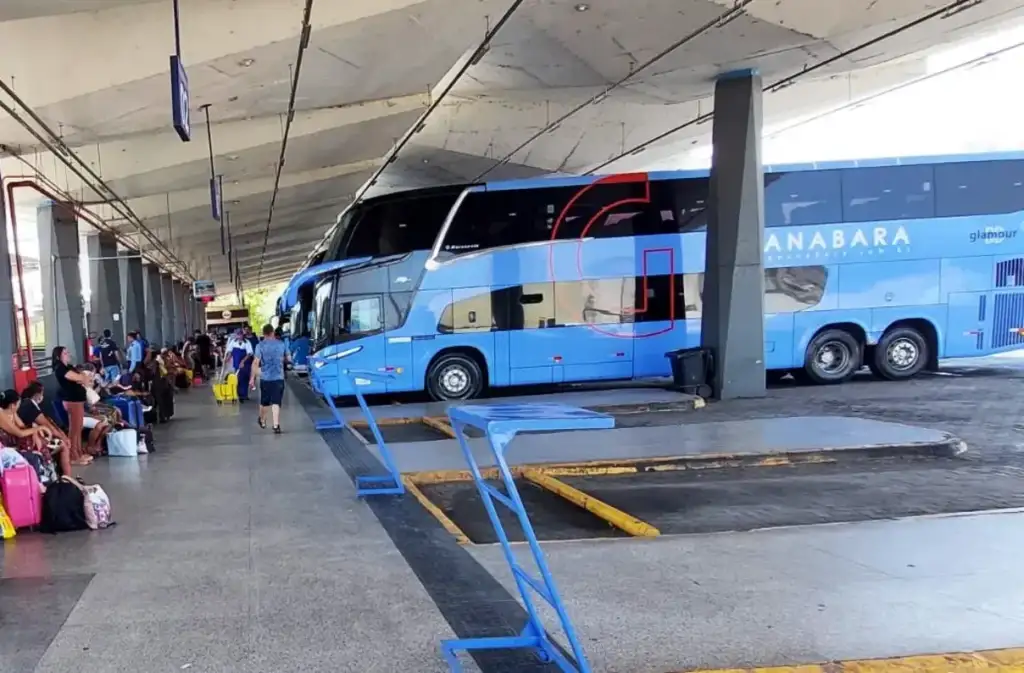 Direitos passageiros ônibus intermunicipal piauí: Passageiros aguardam ônibus intermunicipal na rodoviária do Piauí