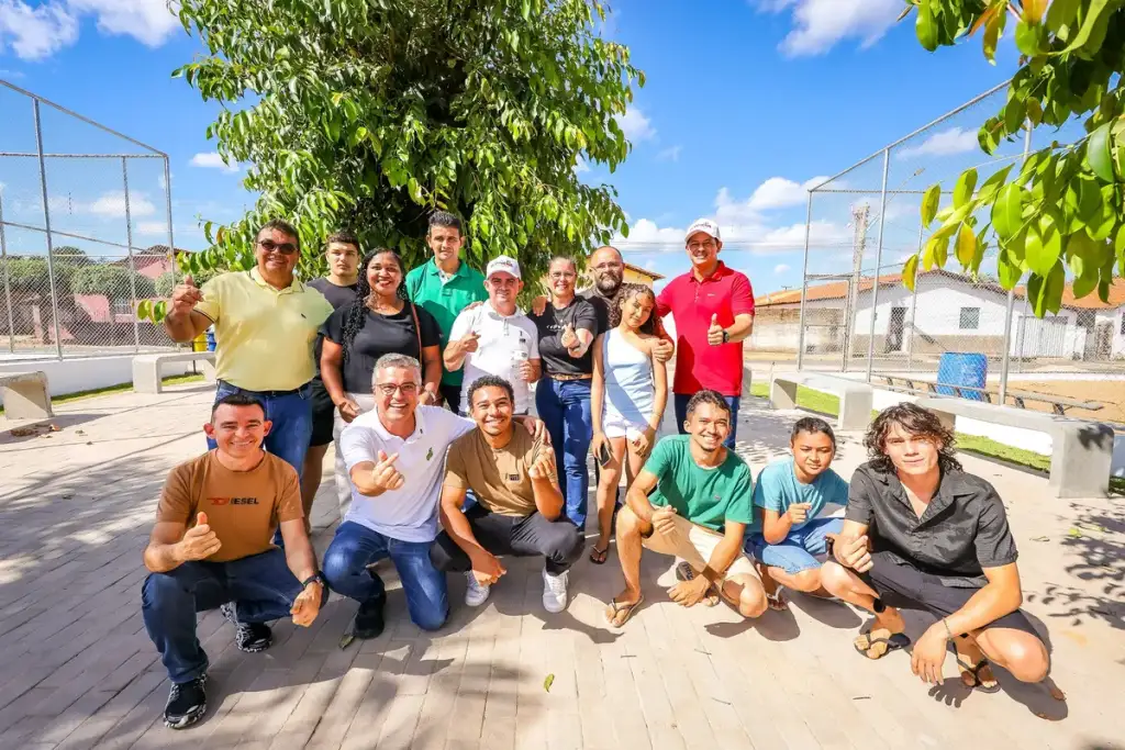 Rodovia concluída em prata do piauí: Dr. Vinicius e equipe vistoriando obras em Prata do Piauí