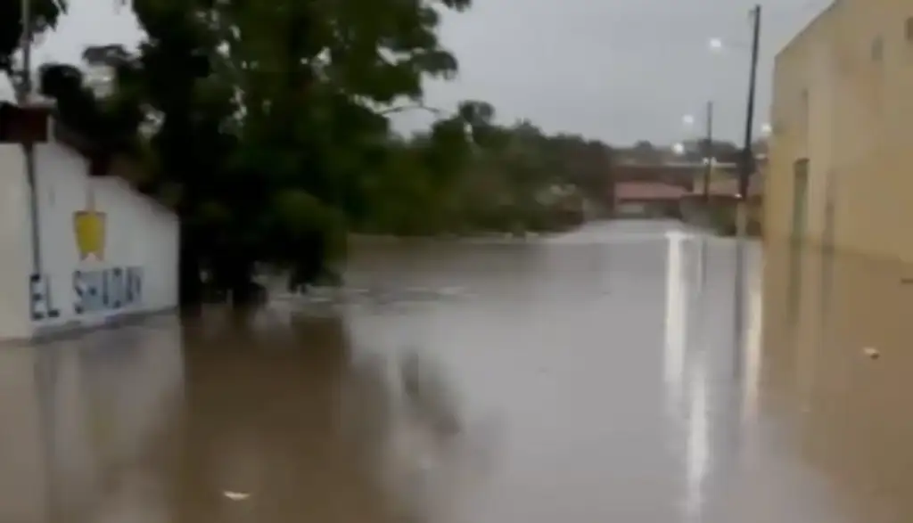Chuvas em barão de grajaú alerta da prefeitura: Chuvas fortes causam alagamento em rua de Barão de Grajaú