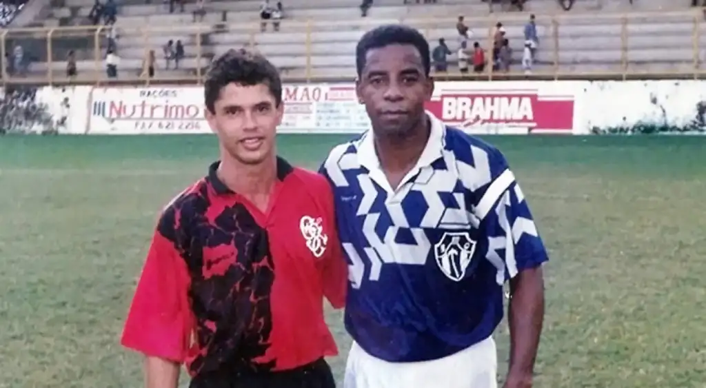 Andrade e adílio no bacabal esporte clube: Adílio, ex-Flamengo, em campo pelo Bacabal em 1995