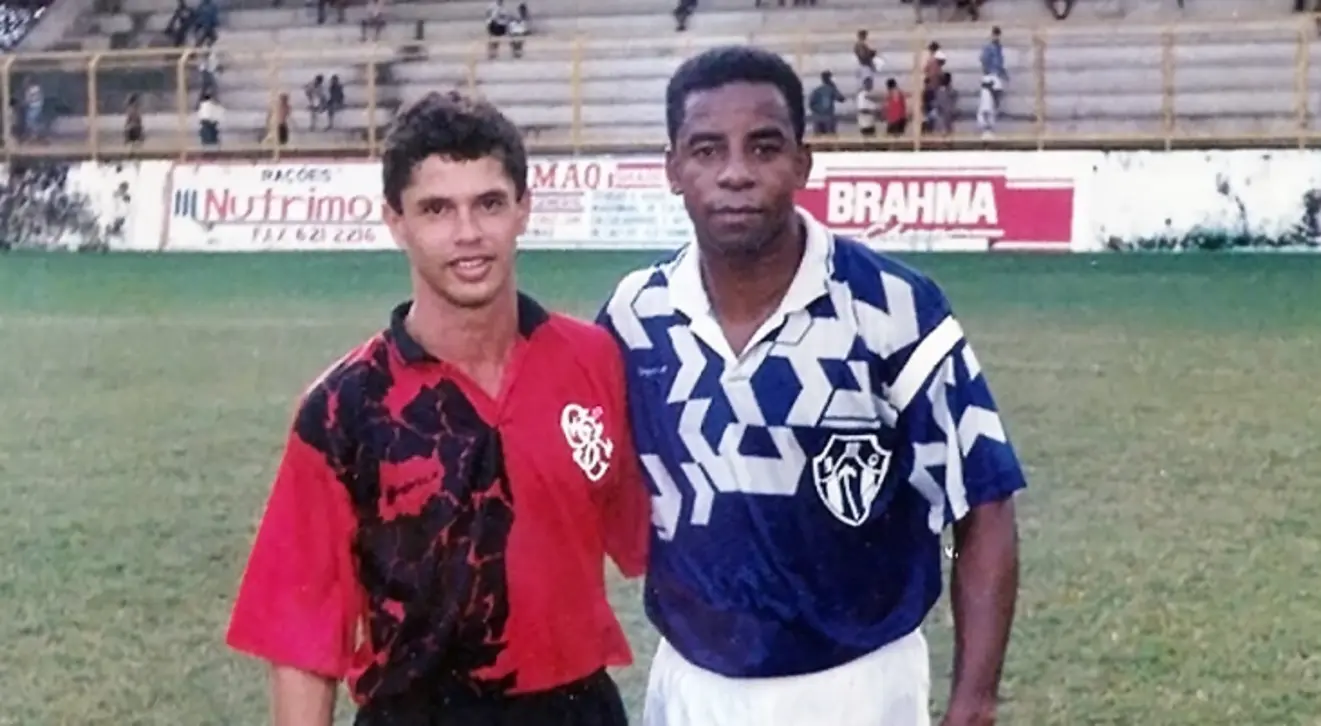 Adílio, ex-Flamengo, em campo pelo Bacabal em 1995