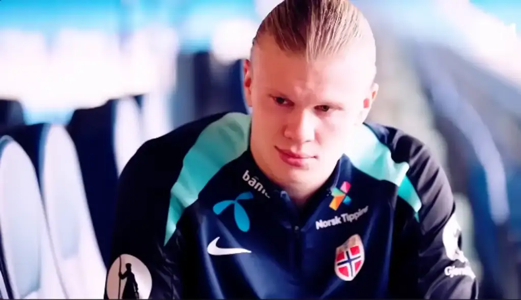 Haaland maior artilheiro premier league: Erling Haaland, centroavante norueguês, em momento de reflexão