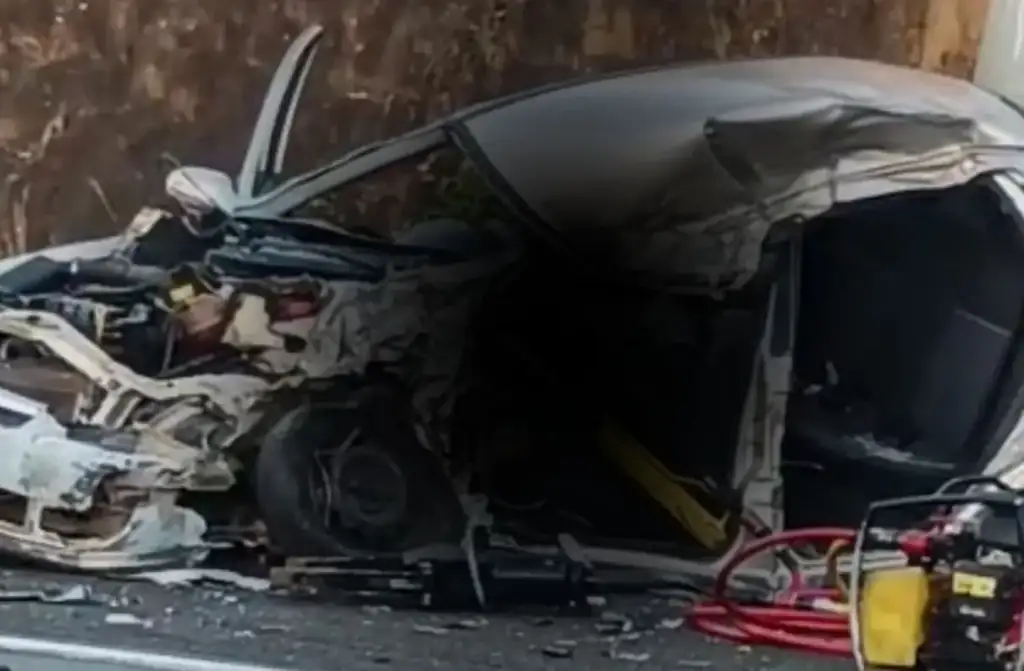 Colisão na br-343 em amarante: Carro destruído após grave acidente BR-343 Amarante