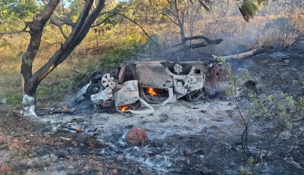 Adolescente morre carbonizado na br-135 em bertolínia: Carro capotado em chamas após acidente fatal BR-135