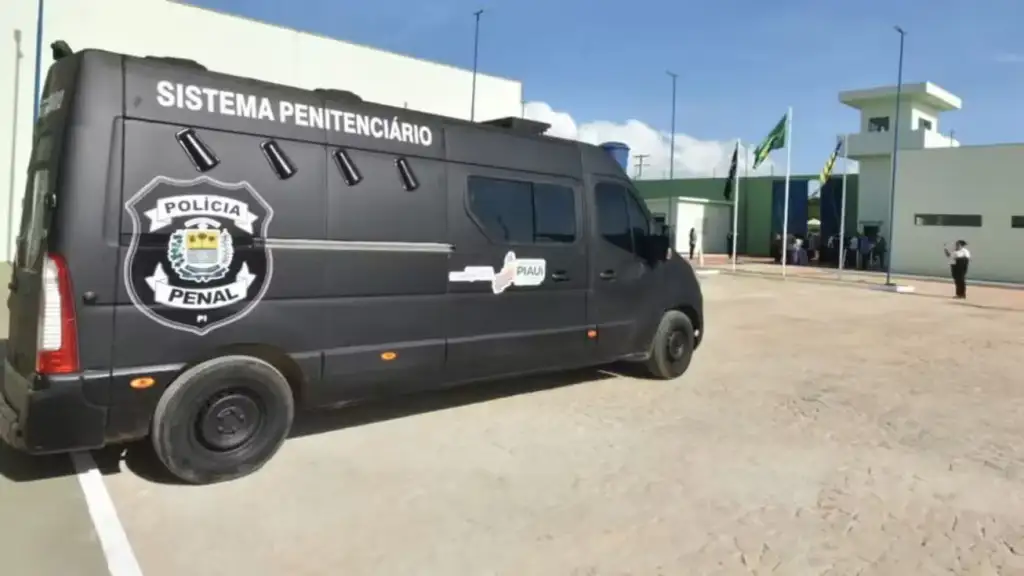 Detento morre de infarto em buriti dos lopes: Veículo do sistema penitenciário do Piauí em Buriti dos Lopes
