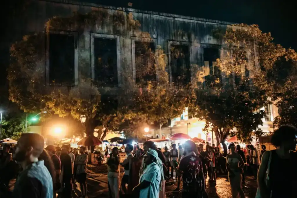 Artistas maranhenses na mostra mapa em brasília: Público em São Luís, Maranhão, durante evento cultural noturno