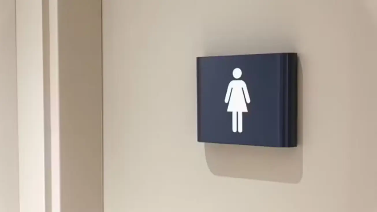 Sinal de banheiro feminino em Teresina após lei