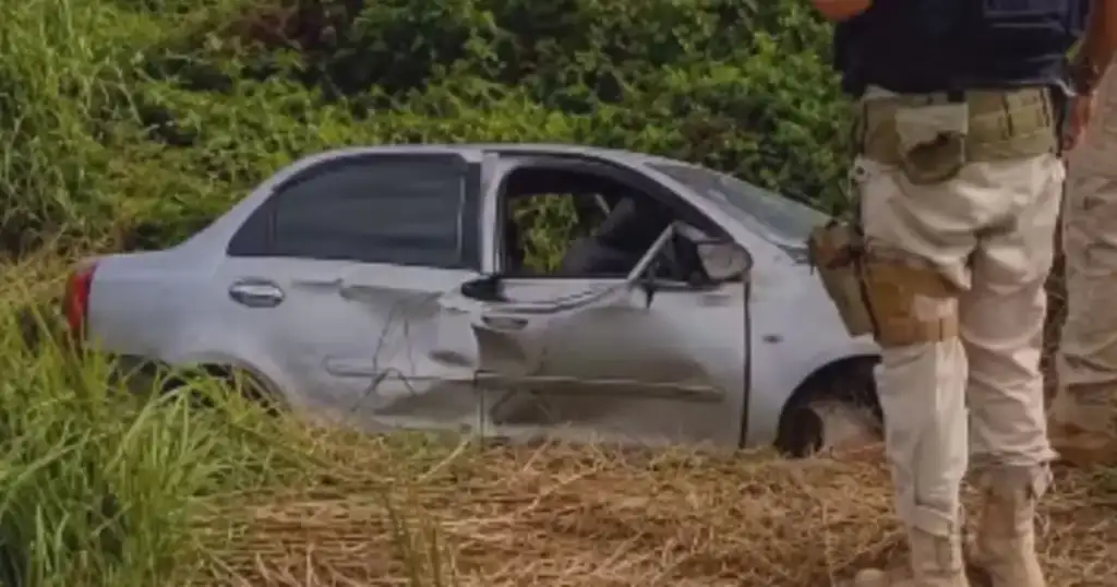 Acidente na br-316 no maranhão: Carro acidentado na BR-316 Maranhão após desviar de animal
