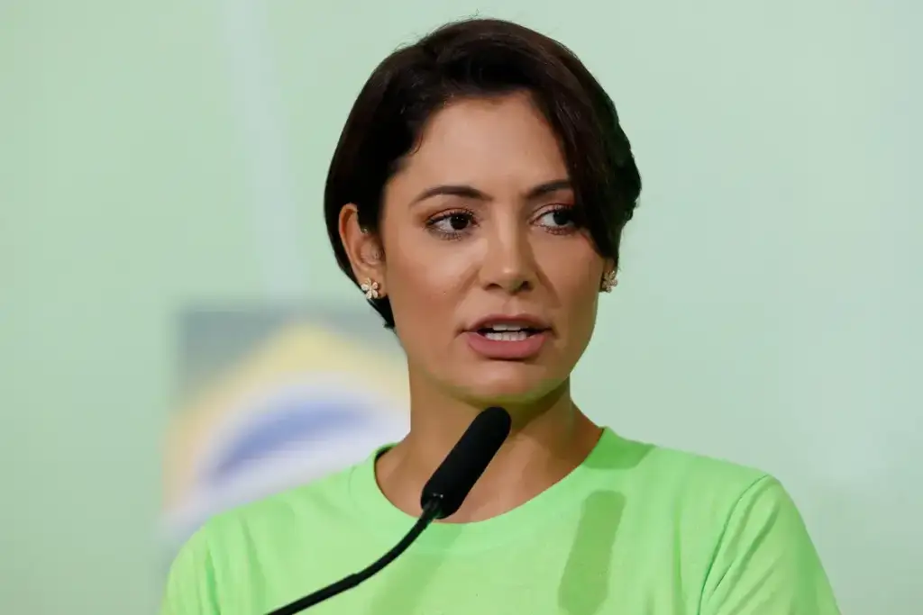 Michelle aceita desculpas de flávio bolsonaro: Michelle Bolsonaro convoca união da direita pelo Brasil