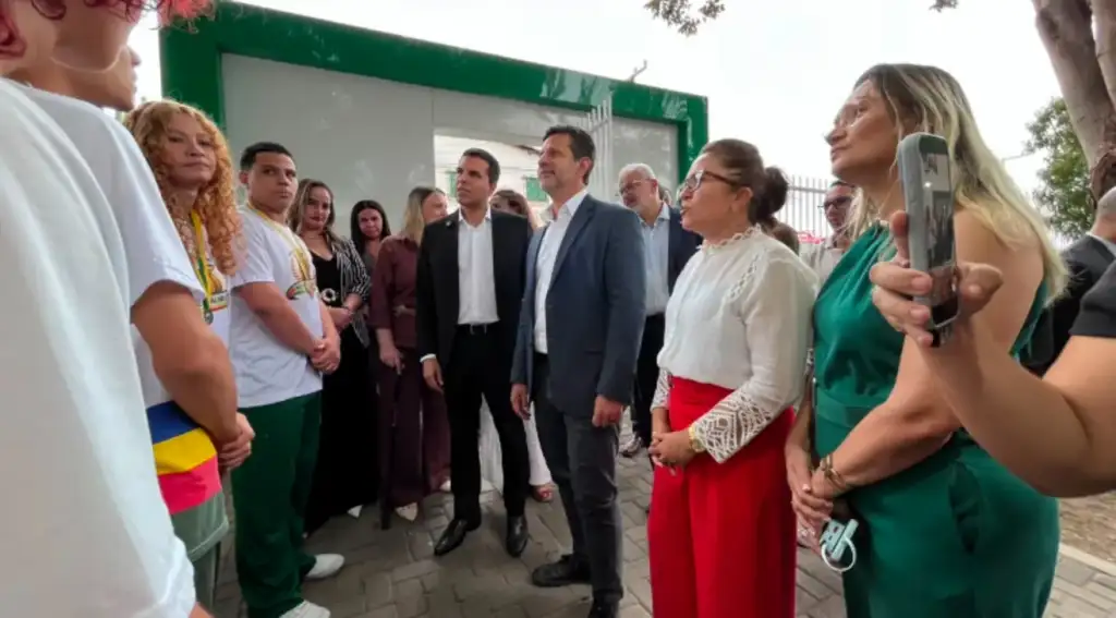Ministro da educação em escola de teresina: Ministro da Educação visita escola em Teresina Piauí