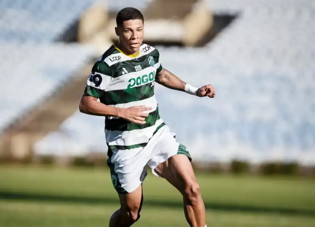Caio felipe reforça river-pi série b 2026: Caio Felipe, lateral do River-PI, em campo