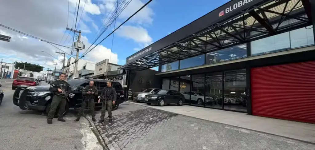 Policial baleia funcionários em simulação de assalto sp: Policiais investigam baleamento de funcionários em loja de carros