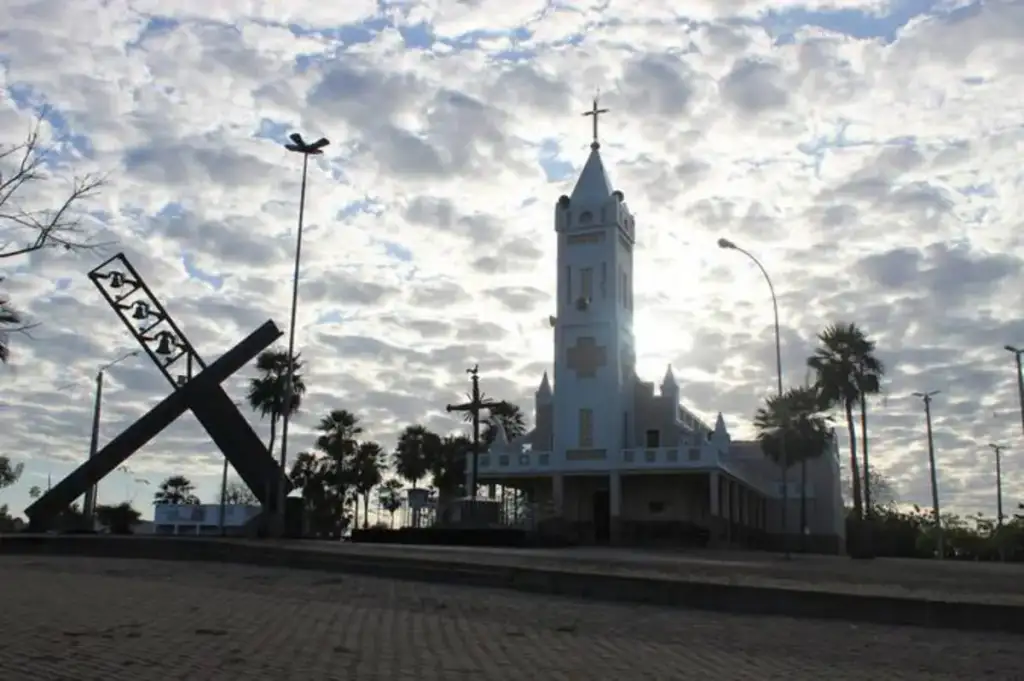 Igreja e monumento da Rota Turística de Santa Cruz dos Milagres