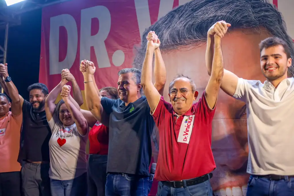 Dr. vinicius presta contas em oeiras: Deputado Dr. Vinicius e apoiadores em prestação de contas
