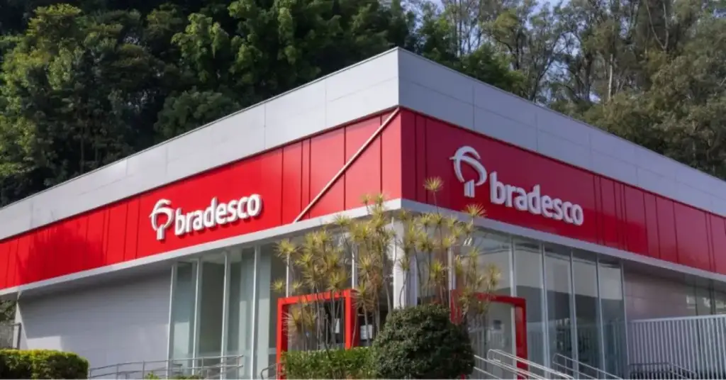 Bradesco fecha agências e demite funcionários: Agência Bradesco fechada em meio a demissões