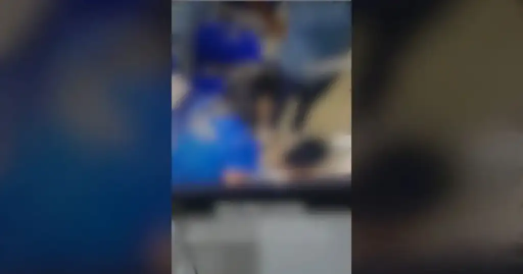 Secretária salva aluno engasgado em teresina: Secretária escolar aplica manobra Heimlich em aluno engasgado