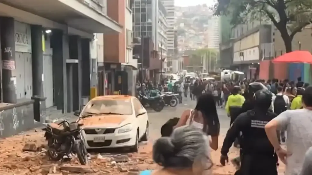 Terremoto magnitude 7: Rua com escombros após terremoto na Colômbia