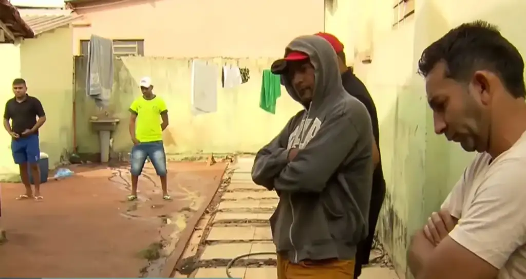 Piauienses abandonados em ipuan por empreiteiro: Trabalhadores do Piauí abandonados em alojamento precário