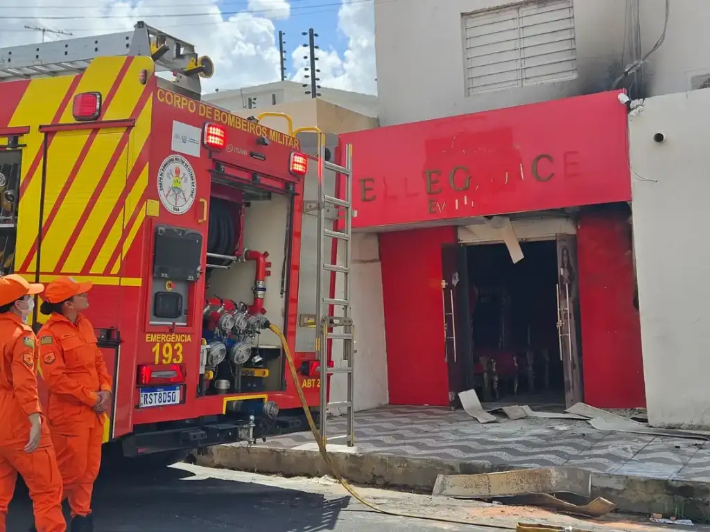 Incêndio em loja no centro de teresina: Bombeiros controlam incêndio em loja de eventos Teresina