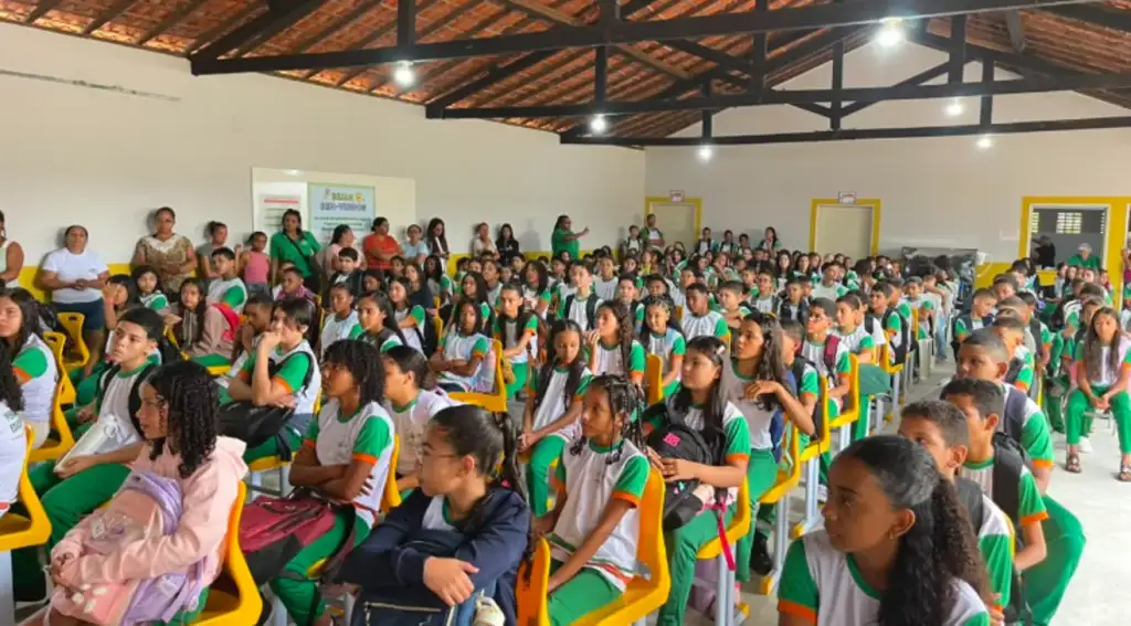 Ideb 2025 angical do piauí: Estudantes de Angical do Piauí em evento sobre avanço no IDEB