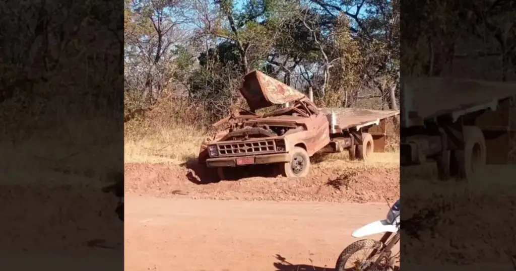 Capotamento de caminhão em landri sales: Caminhão destruído após capotamento fatal em Landri Sales