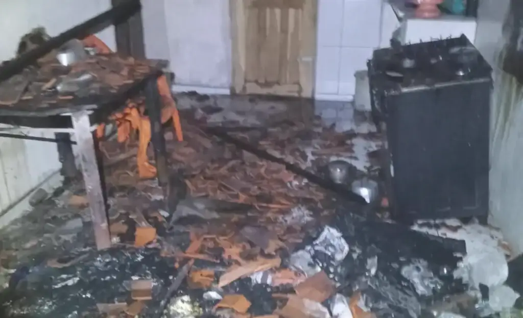Incêndio criminoso coquetel molotov luis correia: Casa destruída por incêndio criminoso em Luis Correia