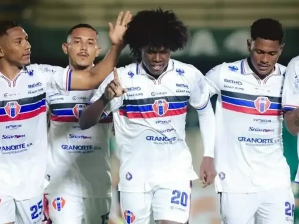 Mac vencer figueirense série c: Jogadores do MAC em campo buscando classificação na Série C