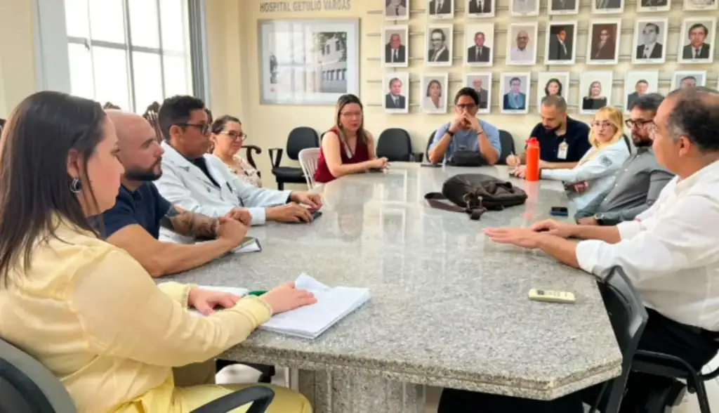 Transplante de fígado em teresina: Equipe do HGV em reunião sobre transplante de fígado