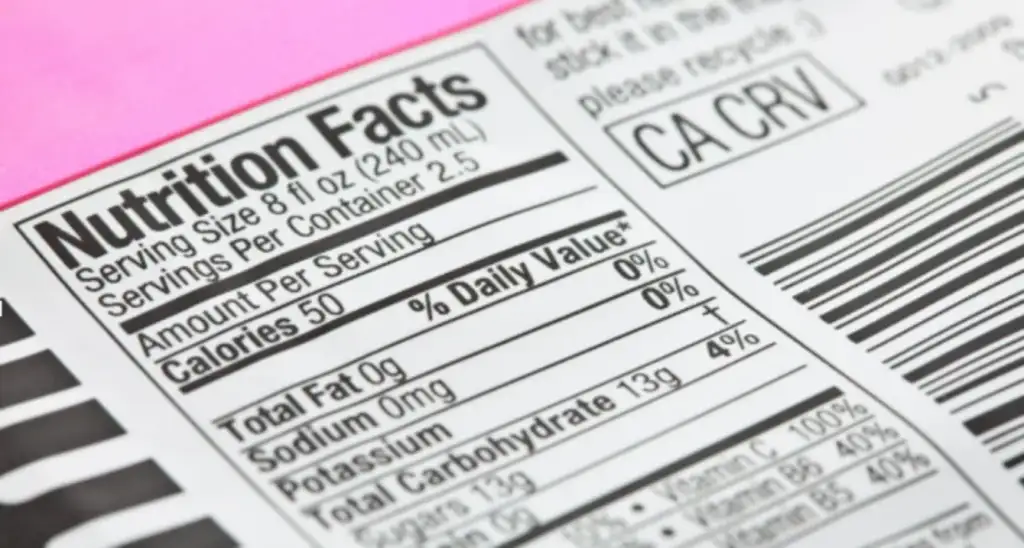 Rótulo de informações nutricionais mostrando porção de 240 mL, 50 calorias, 0g de gordura e 13g de carboidratos