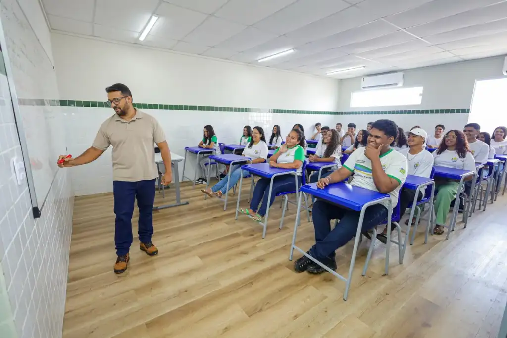 Piauí nota 5: Estudantes do Piauí em sala de aula, ensino médio