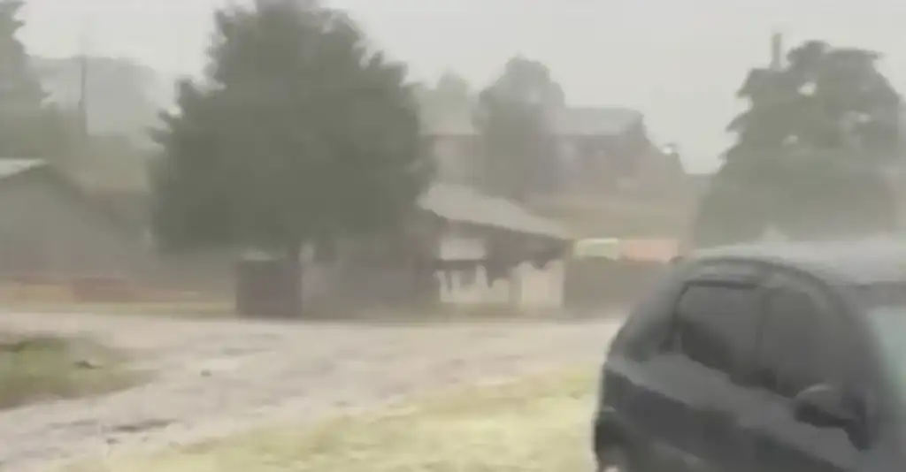 Alerta vermelho inmet chuvas sc e rs: Chuvas intensas e ventos fortes durante alerta Inmet