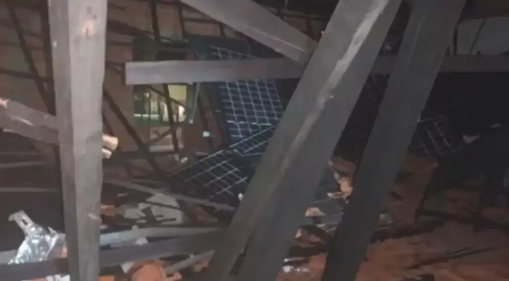 Telhado de igreja desaba em caxias: Telhado de igreja desabado em Caxias Maranhão
