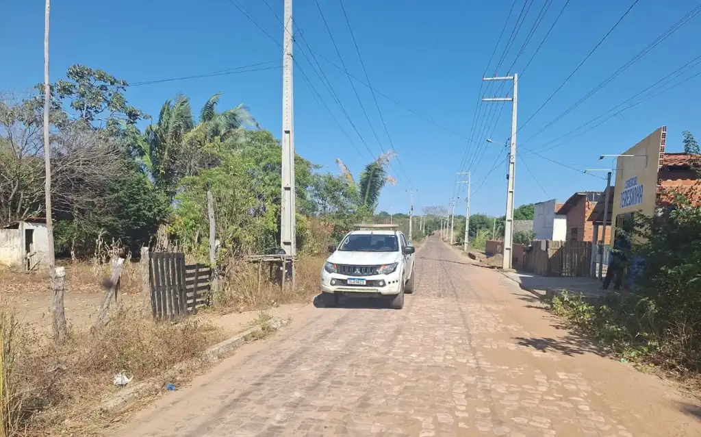 Homem morto com faca em palmeirais: Rua em Palmeirais onde homem foi encontrado morto