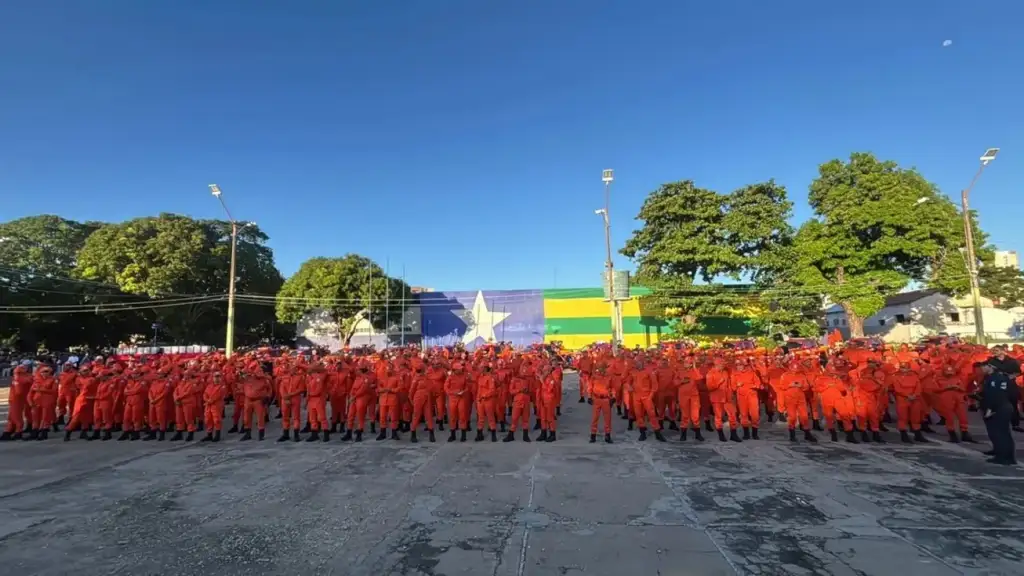 Corpo de bombeiros em água branca: Bombeiros em formação na inauguração em Água Branca