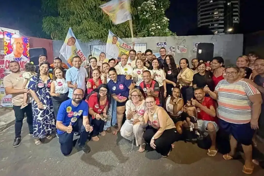 Dr. francisco encontro político ilhotas teresina: Dr. Francisco com apoiadores em encontro político no Ilhotas