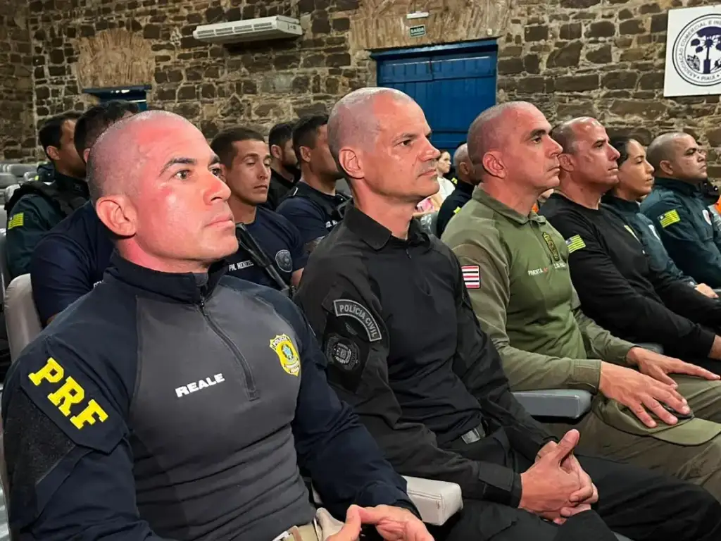 Policiais participam de curso de policiamento fluvial em Parnaíba